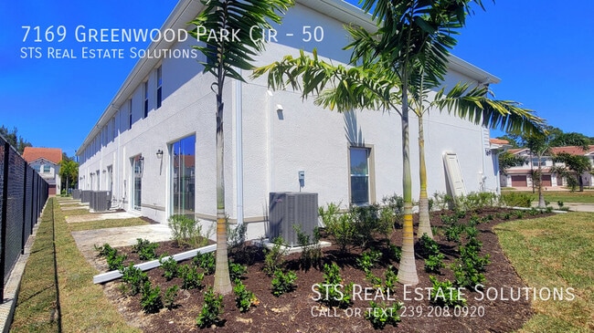 Foto del edificio - Townhome in Exclusive Community Off US 41