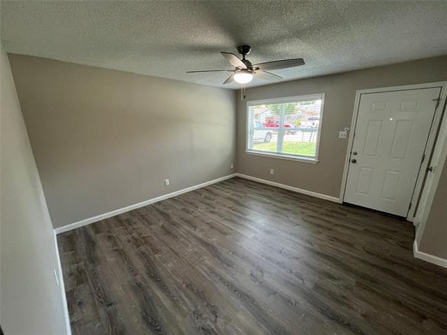 Building Photo - 2434 Lakeshore Dr
