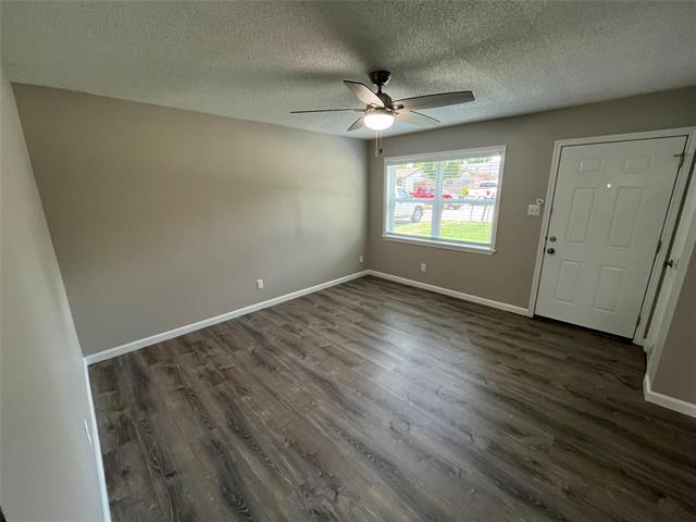 Foto del edificio - 2434 Lakeshore Dr