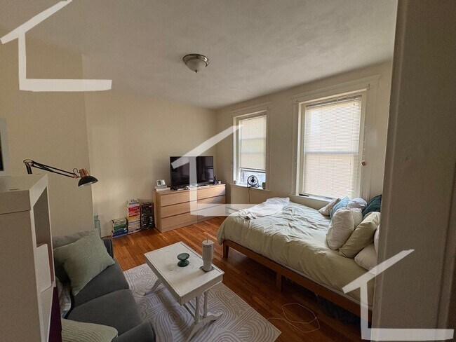 Building Photo - 9/1  No Fee! Studio condo unit with full k...