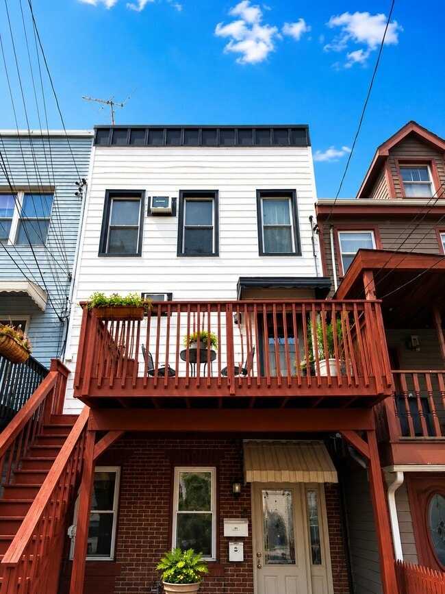 Building Photo - 353 5th St