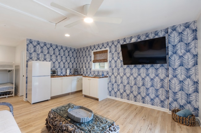 Foto del edificio - 22111 Bataan Ave