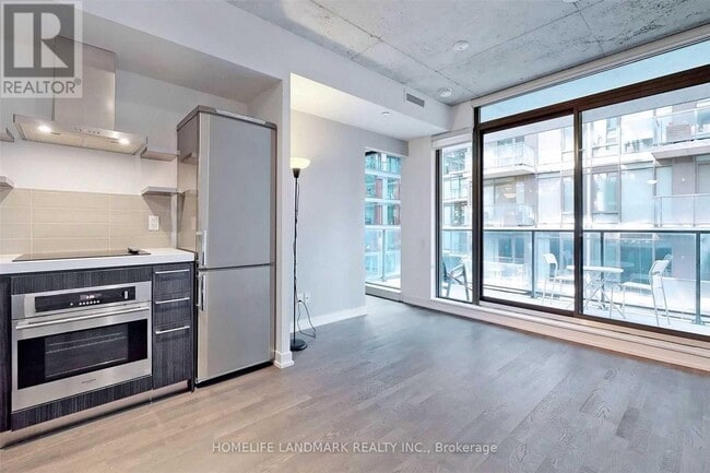 Building Photo - 461 Adelaide St W