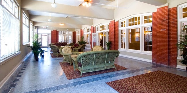 Building Photo - Oaks Apartments