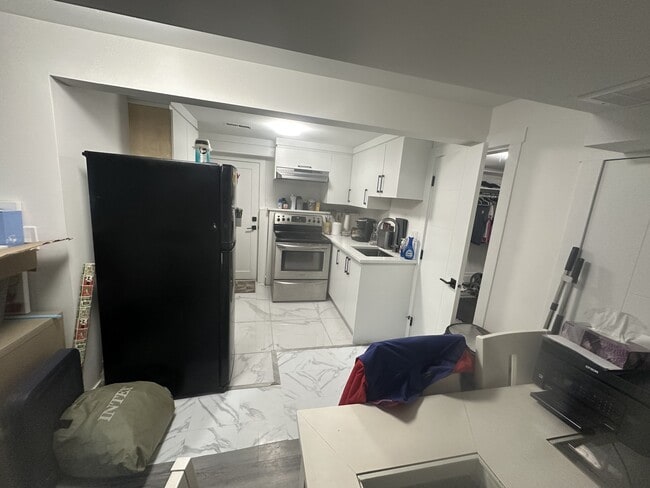 Building Photo - 24765 Halnor Ave