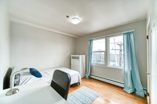 Building Photo - 6411-6411 South St