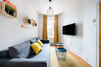 Building Photo - 2392 Rue Frontenac