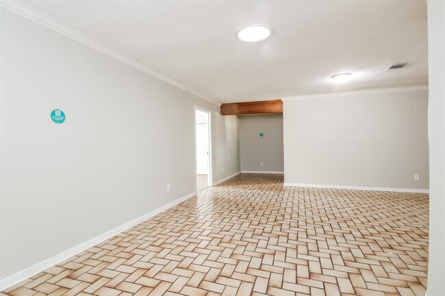 Building Photo - 6407 Oaknut Dr