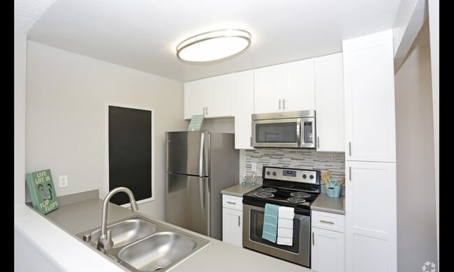 Kitchen | Apartments in Huntington Beach, CA | The Breakwater Apartments - The Breakwater