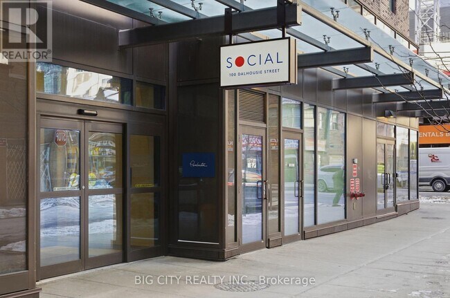 Photo du bâtiment - 100 Dalhousie St