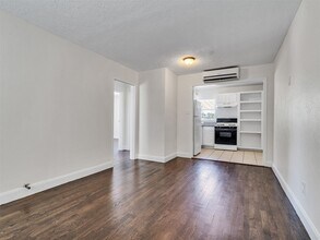 Building Photo - 7626 Pecan Villas Dr Building Photo - 7626 Pecan Villas Dr