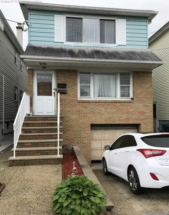 Primary Photo - 743 Cleveland Ave