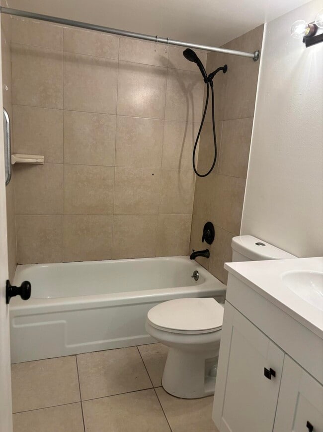 Foto del edificio - 106 Windsor E