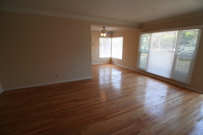 Building Photo - 1426 Reeves St