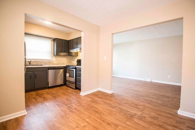 Foto del edificio - 3423 Sutherland Dr