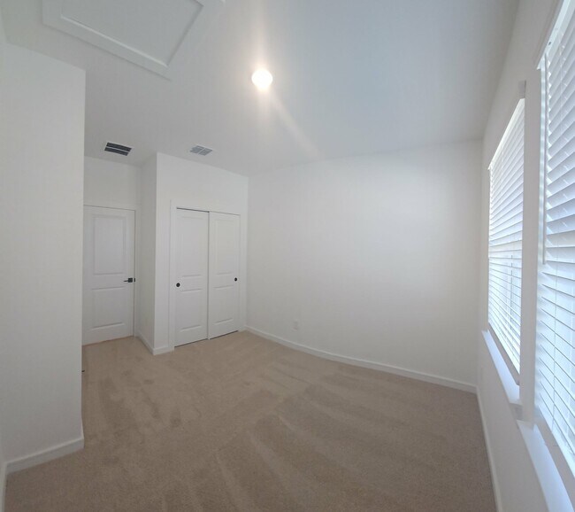 Building Photo - 8438 Bay Oaks Dr