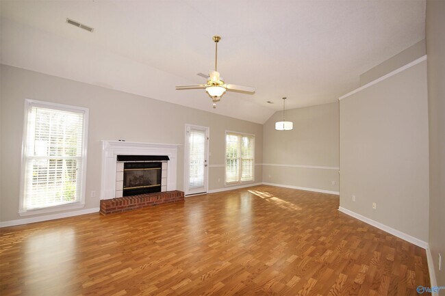 Building Photo - 115 Markum Ln