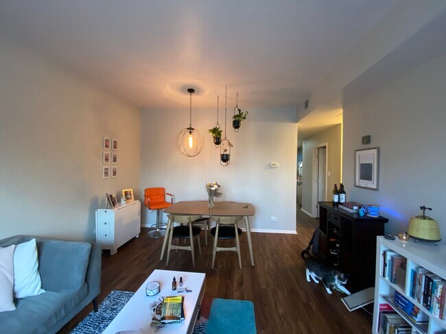 Foto del edificio - 1457 W Lawrence Ave