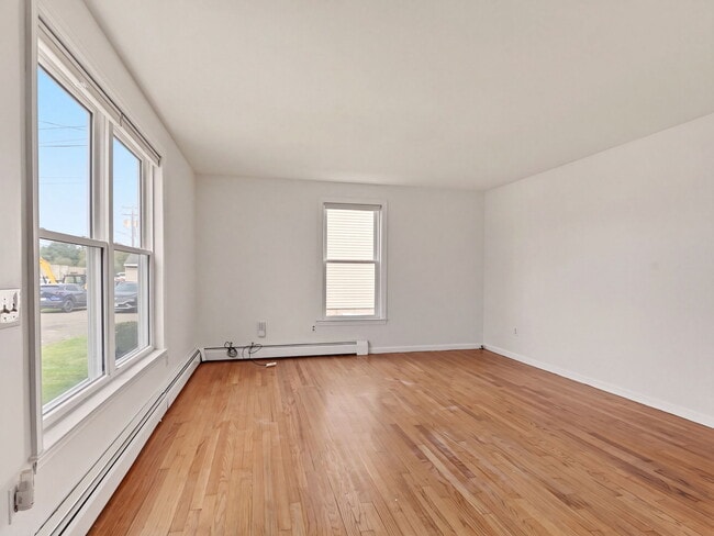 Building Photo - 108 Kenwood Ave