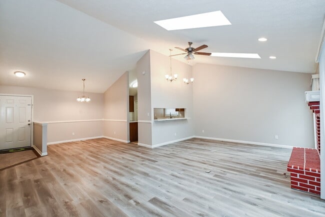 Foto del edificio - 1068 W Southport Rd