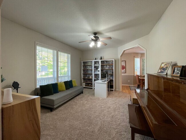 Building Photo - Tualatin 3 Bedroom  with Den + Bonus Room ...