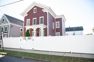 Building Photo - 138 Putnam St