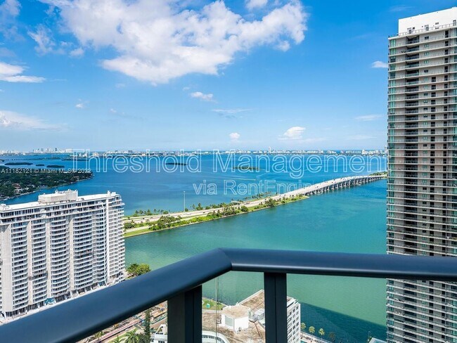 Foto del edificio - 501 NE 31st St