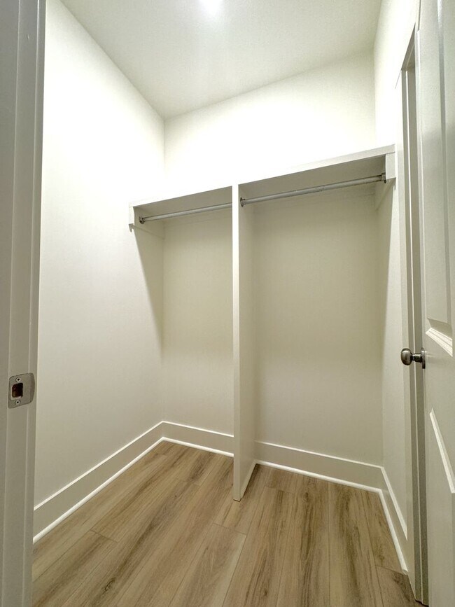 Foto del edificio - 1112 Runningvine Ln