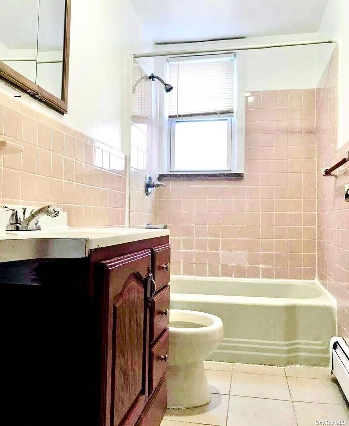 Foto principal - 56-17 136th St