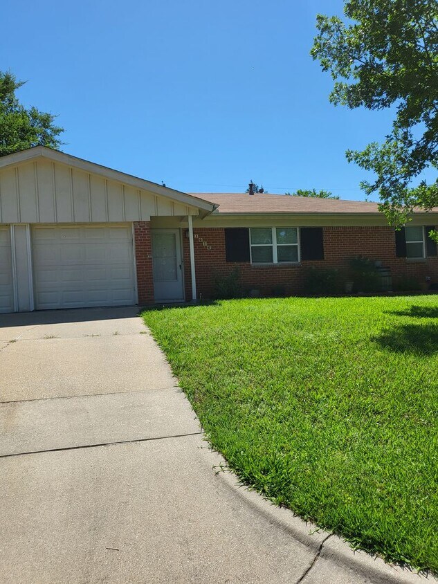 Primary Photo - 1016 Mary Dr