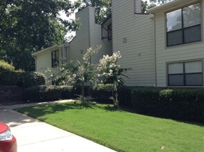 Building Photo - 808 Gables Dr