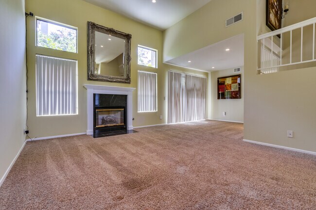 Building Photo - 6240 E Twin Peak Cir
