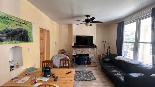 Foto del edificio - 1035 Flemington St
