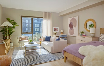 Interior Photo - 700 Broadway