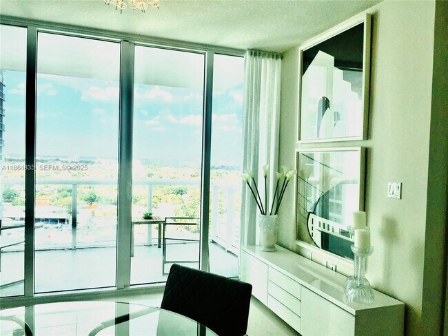 Building Photo - 1871 NW S River Dr