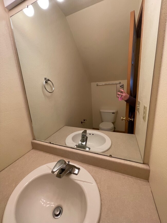 Building Photo - 2402 Daws Dr