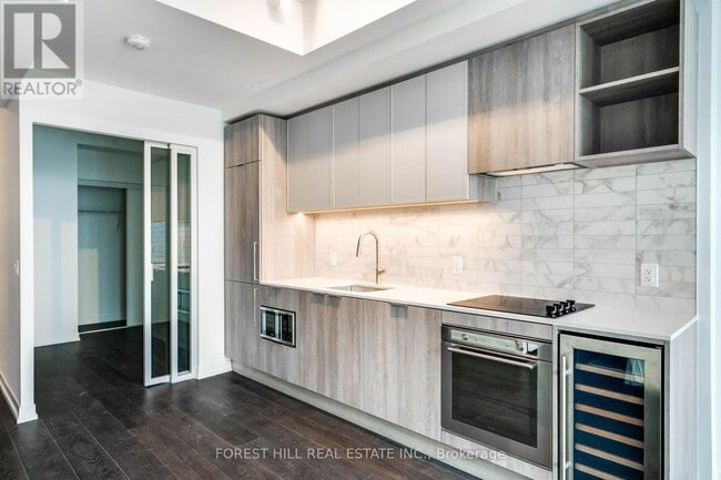 Building Photo - 2020 Bathurst St