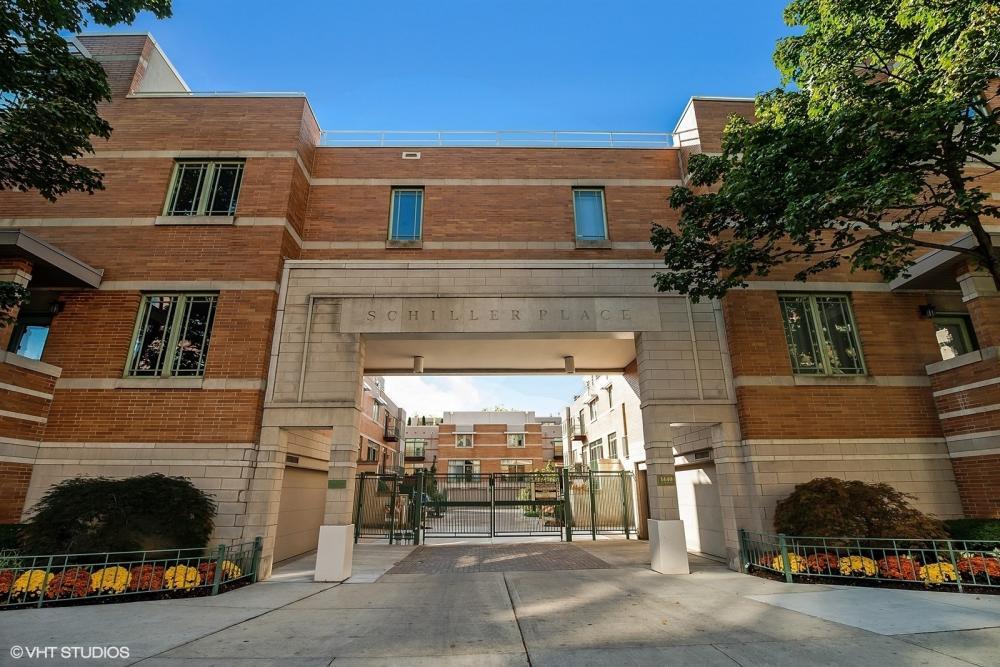Primary Photo - 3 bedroom in Chicago IL 60610