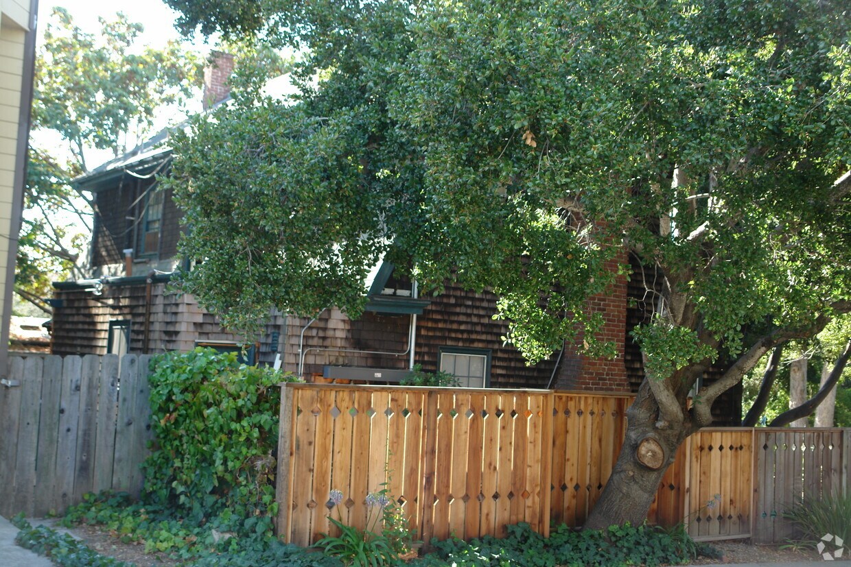 Building Photo - 3900 Cerrito Ave
