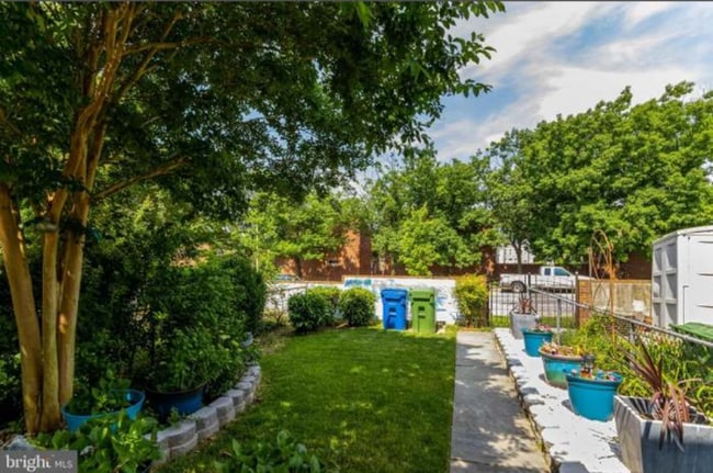 Photo - 1812 N Spring St Townhome