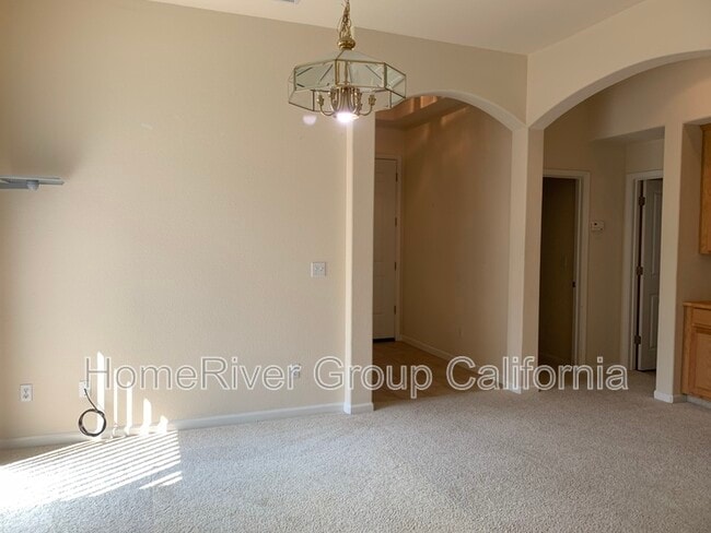 Building Photo - 2224 Bastona Dr