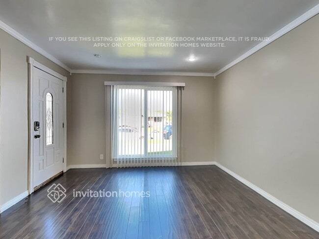 Building Photo - 726 E 99th St