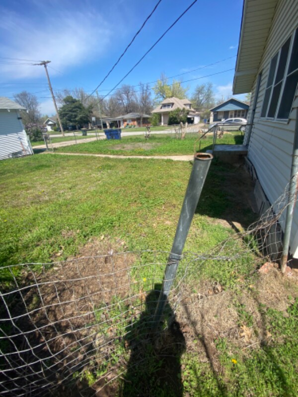 Building Photo - 702 S 17th St