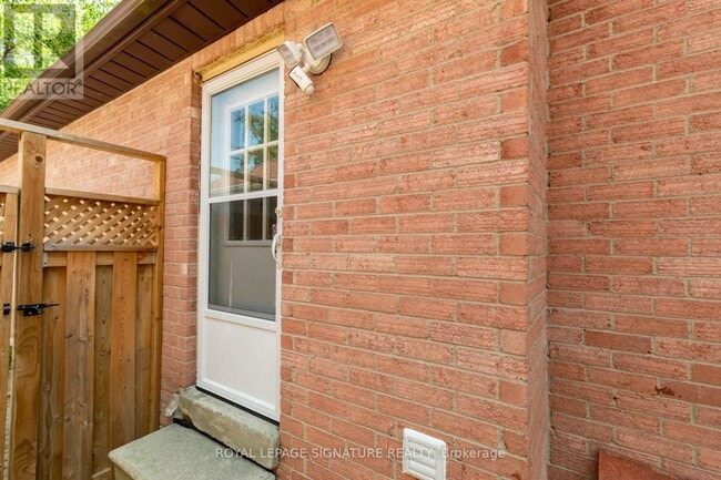 Building Photo - 30 Larratt Ln