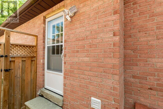 Photo du bâtiment - 30 Larratt Ln