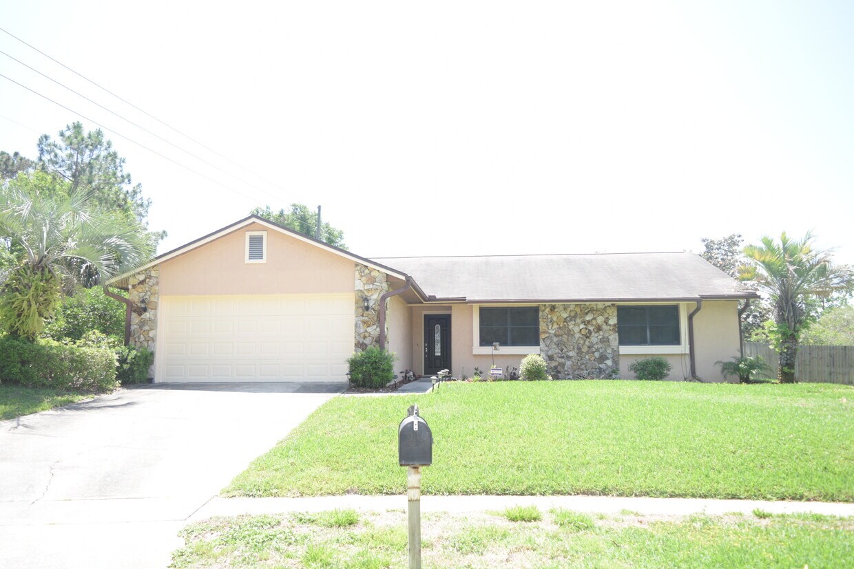 Foto principal - 8416 Indian Wells Ct