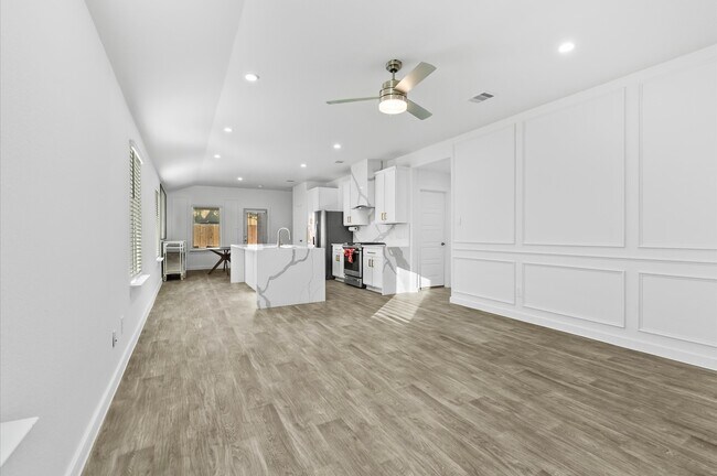 Building Photo - 12932 Wempe Wy