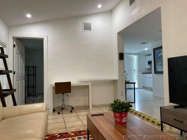 Building Photo - 821 SW 13th Ct