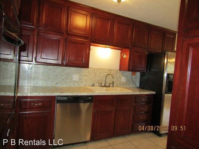 Building Photo - 4 br, 2.5 bath House - 7913 NW Mickelgate ...