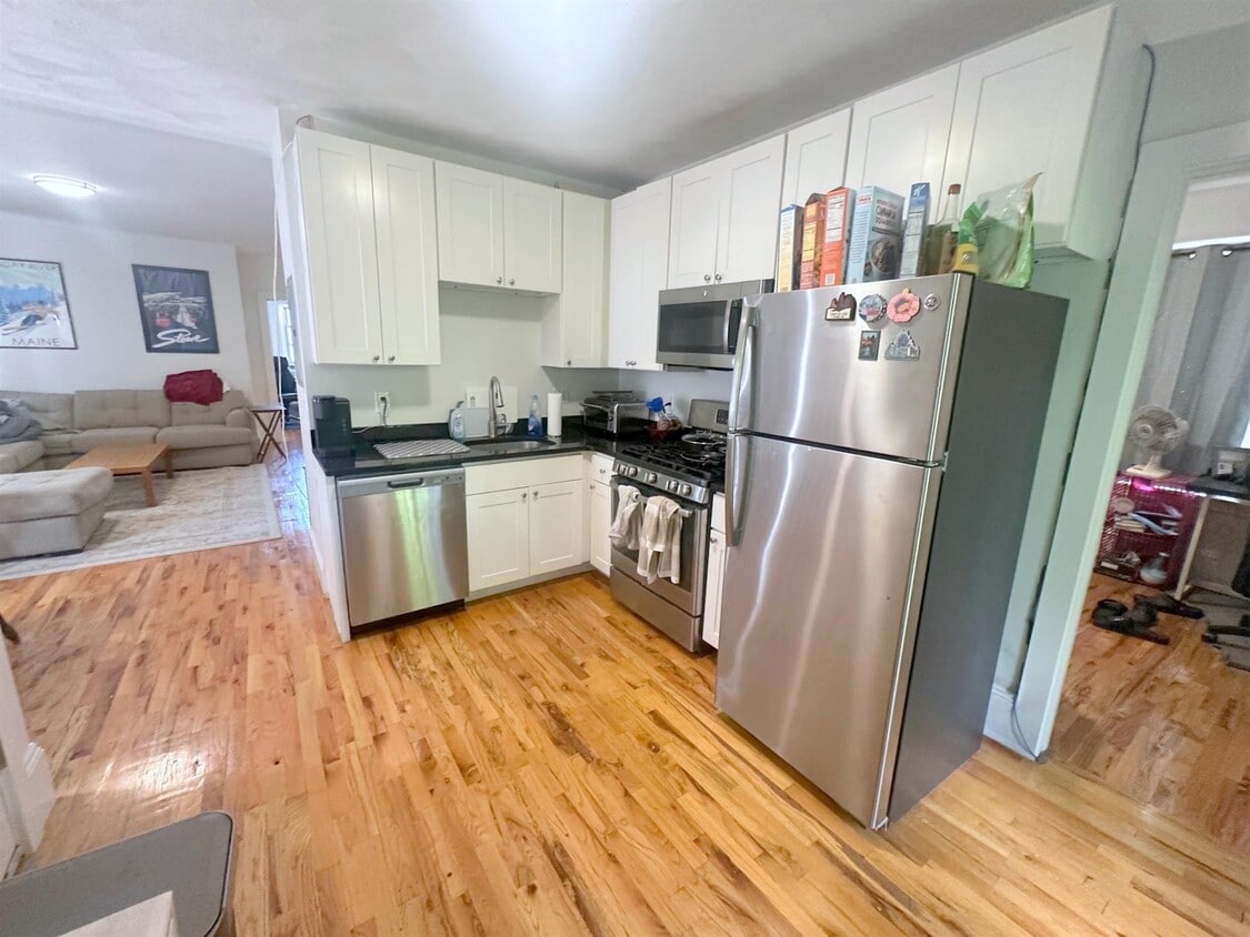 Primary Photo - 39 Bradley St